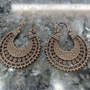 2/$29 or 3/$39 NWOT Bronze floral patterned metal hoop earrings